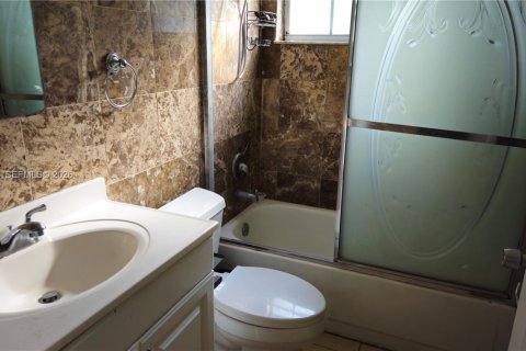 Condo in Miami, Florida, 3 bedrooms  № 2036571 - photo 30