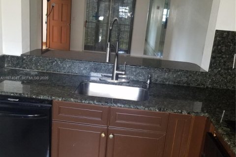 Condo in Miami, Florida, 3 bedrooms  № 2036571 - photo 8