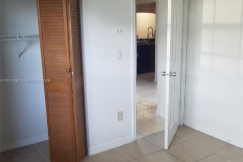 Condo in Miami, Florida, 3 bedrooms  № 2036571 - photo 10