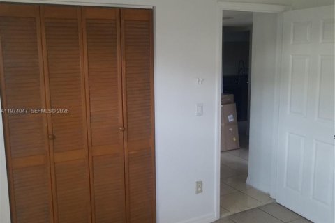 Condo in Miami, Florida, 3 bedrooms  № 2036571 - photo 12