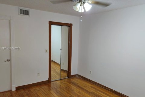 Condo in Miami, Florida, 3 bedrooms  № 2036571 - photo 24