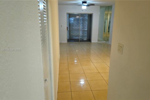 Condo in Miami, Florida, 3 bedrooms  № 2036571 - photo 25