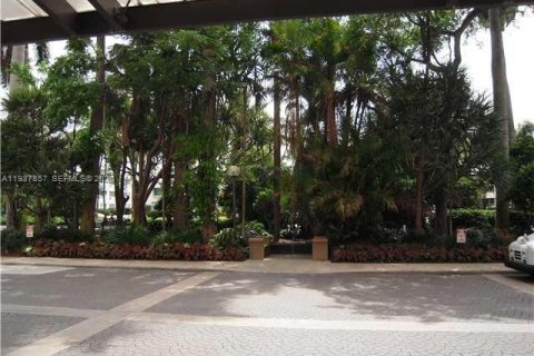 Condominio en alquiler en Bal Harbour, Florida, 1 dormitorio, 94.67 m2 № 1995599 - foto 11