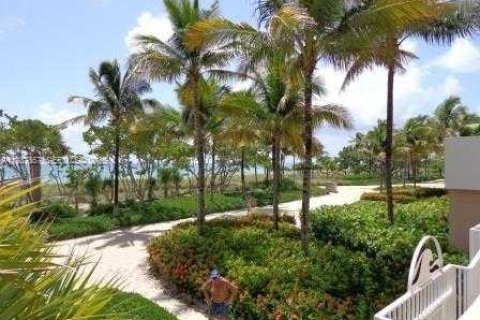 Condominio en alquiler en Bal Harbour, Florida, 1 dormitorio, 94.67 m2 № 1995599 - foto 8