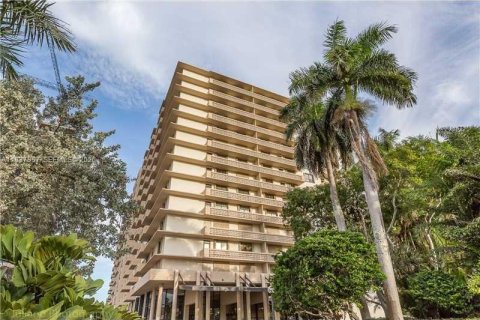 Condominio en alquiler en Bal Harbour, Florida, 1 dormitorio, 94.67 m2 № 1995599 - foto 15