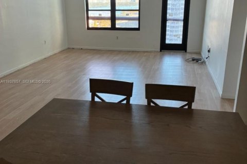 Condominio en alquiler en Bal Harbour, Florida, 1 dormitorio, 94.67 m2 № 1995599 - foto 30