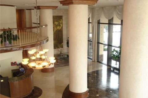 Condominio en alquiler en Bal Harbour, Florida, 1 dormitorio, 94.67 m2 № 1995599 - foto 3
