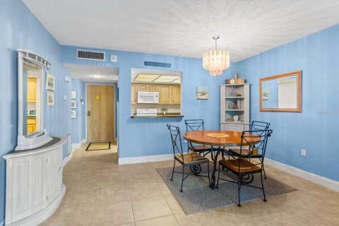 Condo in Saint Petersburg, Florida, 1 bedroom  № 1681038 - photo 14