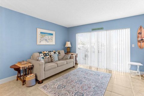 Condo in Saint Petersburg, Florida, 1 bedroom  № 1681038 - photo 11
