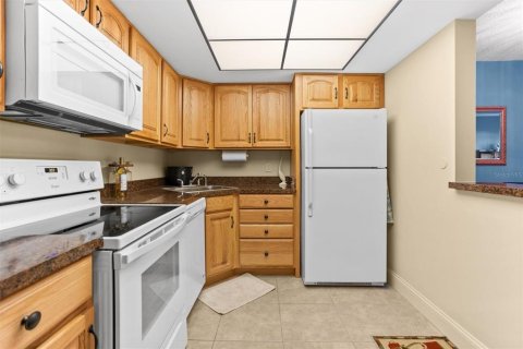 Condo in Saint Petersburg, Florida, 1 bedroom  № 1681038 - photo 4