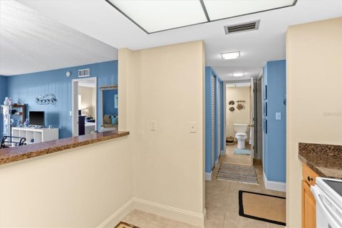 Condo in Saint Petersburg, Florida, 1 bedroom  № 1681038 - photo 7
