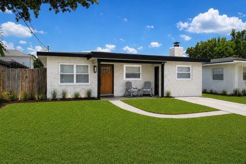 House in Tampa, Florida 3 bedrooms, 148.83 sq.m. № 2200457