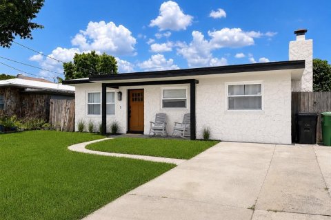Villa ou maison à vendre à Tampa, Floride: 3 chambres, 148.83 m2 № 2200457 - photo 2