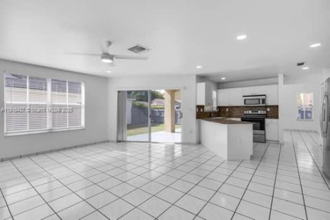 Villa ou maison à louer à Miami, Floride: 4 chambres, 220.92 m2 № 1973658 - photo 13