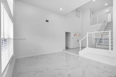 Villa ou maison à louer à Miami, Floride: 4 chambres, 220.92 m2 № 1973658 - photo 8