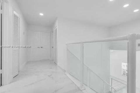 Villa ou maison à louer à Miami, Floride: 4 chambres, 220.92 m2 № 1973658 - photo 20