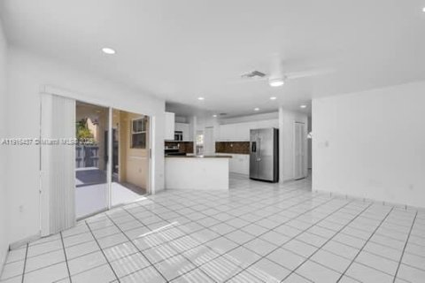 Villa ou maison à louer à Miami, Floride: 4 chambres, 220.92 m2 № 1973658 - photo 14