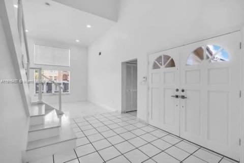 Villa ou maison à louer à Miami, Floride: 4 chambres, 220.92 m2 № 1973658 - photo 9