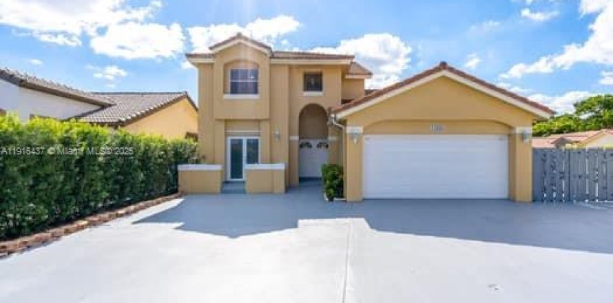 Villa ou maison à Miami, Floride 4 chambres, 220.92 m2 № 1973658