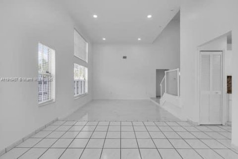 Villa ou maison à louer à Miami, Floride: 4 chambres, 220.92 m2 № 1973658 - photo 7