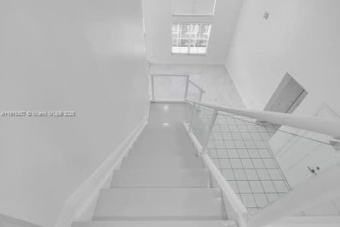 Villa ou maison à louer à Miami, Floride: 4 chambres, 220.92 m2 № 1973658 - photo 19