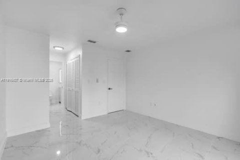 Villa ou maison à louer à Miami, Floride: 4 chambres, 220.92 m2 № 1973658 - photo 16