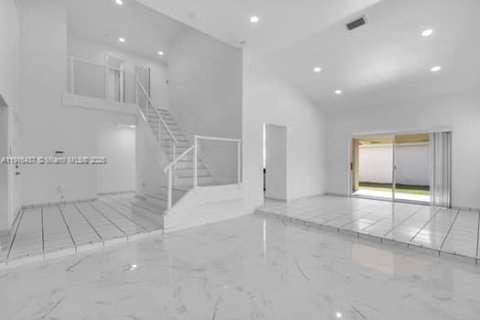 Villa ou maison à louer à Miami, Floride: 4 chambres, 220.92 m2 № 1973658 - photo 6