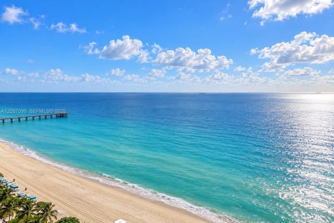 Condo in Sunny Isles Beach, Florida, 4 bedrooms  № 2392805 - photo 3