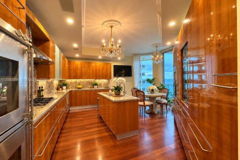 Condo in Sunny Isles Beach, Florida, 4 bedrooms  № 2392805 - photo 16