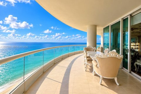 Condo in Sunny Isles Beach, Florida, 4 bedrooms  № 2392805