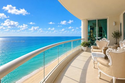 Condo in Sunny Isles Beach, Florida, 4 bedrooms  № 2392805 - photo 2