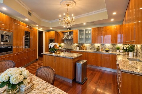 Condo in Sunny Isles Beach, Florida, 4 bedrooms  № 2392805 - photo 17