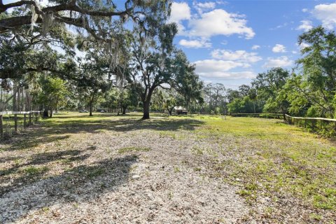 Commercial property in Wimauma, Florida 117.06 sq.m. № 1755203 - photo 1