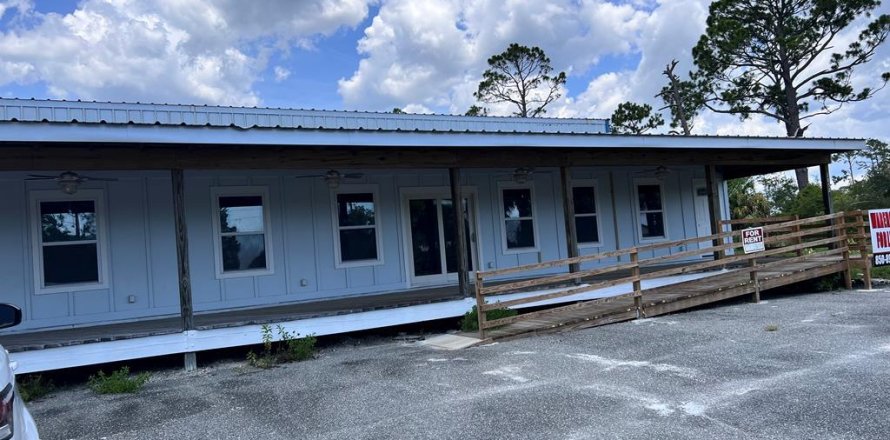 Commercial property in Port Saint Joe, Florida № 560783