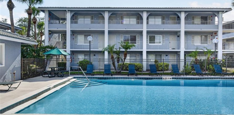 Condominio en Altamonte Springs, Florida, 2 dormitorios № 2200955