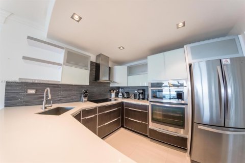 Снять в аренду кондоминиум в Майами-Бич, Флорида 2 спальни, 86.4м2, № 1959065 - фото 9