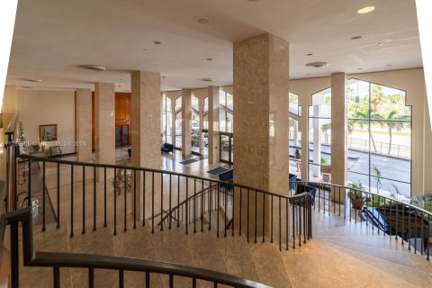 Снять в аренду кондоминиум в Майами-Бич, Флорида 2 спальни, 86.4м2, № 1959065 - фото 24