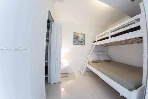 Снять в аренду кондоминиум в Майами-Бич, Флорида 2 спальни, 86.4м2, № 1959065 - фото 19