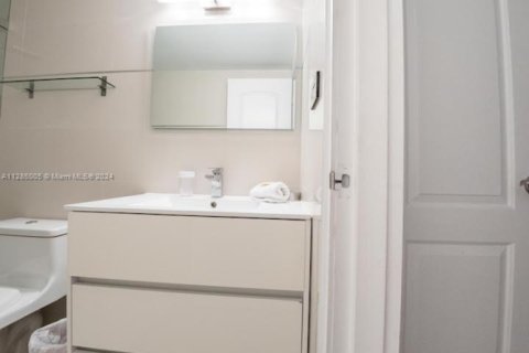 Снять в аренду кондоминиум в Майами-Бич, Флорида 2 спальни, 86.4м2, № 1959065 - фото 15