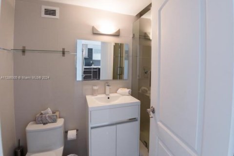 Снять в аренду кондоминиум в Майами-Бич, Флорида 2 спальни, 86.4м2, № 1959065 - фото 20