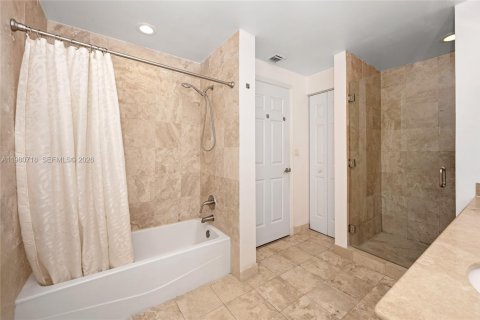 Condominio en venta en Hallandale Beach, Florida, 1 dormitorio, 85.01 m2 № 2050053 - foto 12