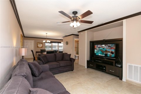 Condo in Hallandale Beach, Florida, 1 bedroom № 2089039 - photo 22