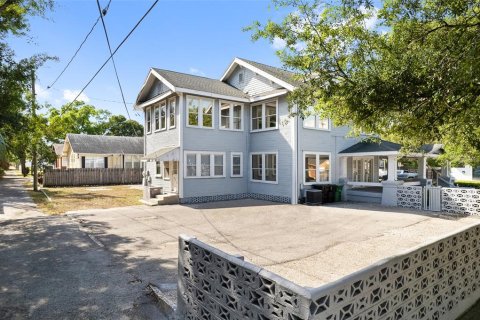 Commercial property in Tampa, Florida 247.12 sq.m. № 405539 - photo 2