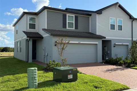 Adosado en alquiler en Clermont, Florida, 3 dormitorios, 145.02 m2 № 1919635 - foto 1
