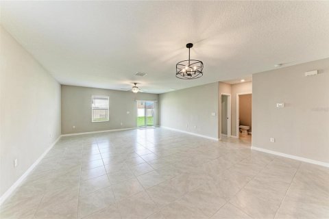 House in Sun City Center, Florida 5 bedrooms, 273.97 sq.m. № 2393455 - photo 24