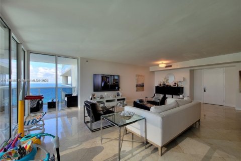 Copropriété à louer à Hallandale Beach, Floride: 2 chambres, 165.55 m2 № 1861589 - photo 7