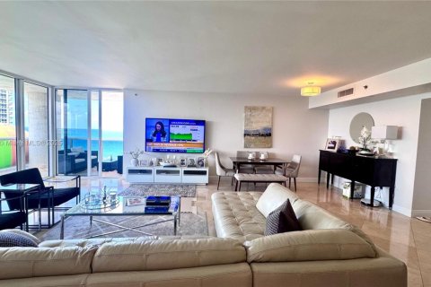 Copropriété à louer à Hallandale Beach, Floride: 2 chambres, 165.55 m2 № 1861589 - photo 9