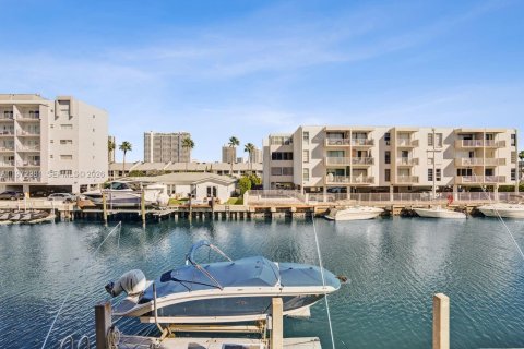 Copropriété à vendre à North Miami Beach, Floride: 2 chambres, 103.31 m2 № 2174759 - photo 2