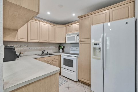 Copropriété à vendre à North Miami Beach, Floride: 2 chambres, 103.31 m2 № 2174759 - photo 11
