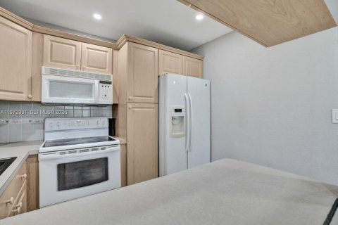 Copropriété à vendre à North Miami Beach, Floride: 2 chambres, 103.31 m2 № 2174759 - photo 14